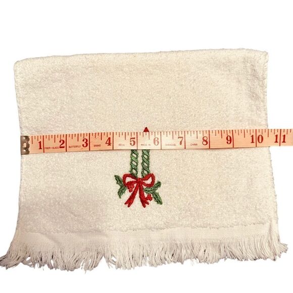 Six vintage Holiday theme guest towels - Christmas and Valentines, - Picture 11 of 15